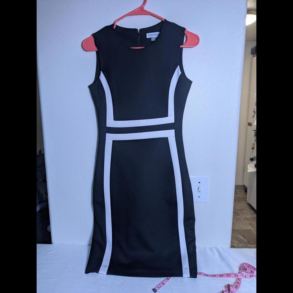 Calvin Klein NWOT Black & White Bodycon Dress - Size 2